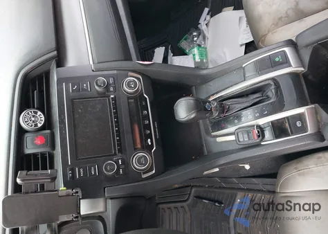 2016 Honda Civic Lx z USA, uszkodzony, nr VIN 2HGFC2F52GH550095